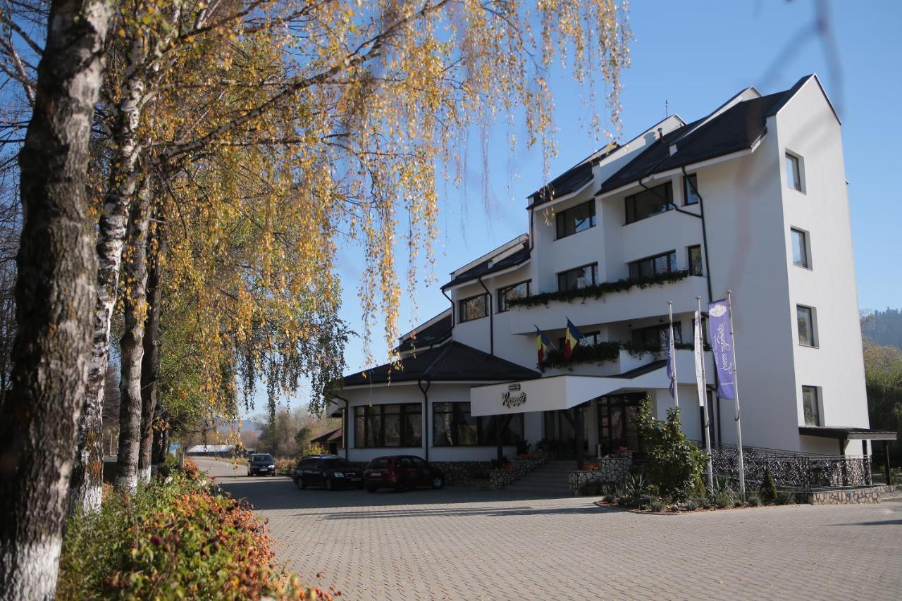 Pensiunea Casa Doamnei Voronet Gura Humorului Exterior photo